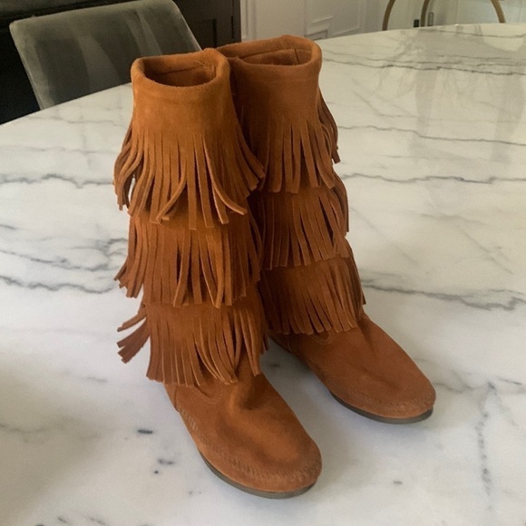 Minnetonka Leather Moccasin Boots 3 Layer Frayed  -Famous ! size 5 - Picture 3 of 8